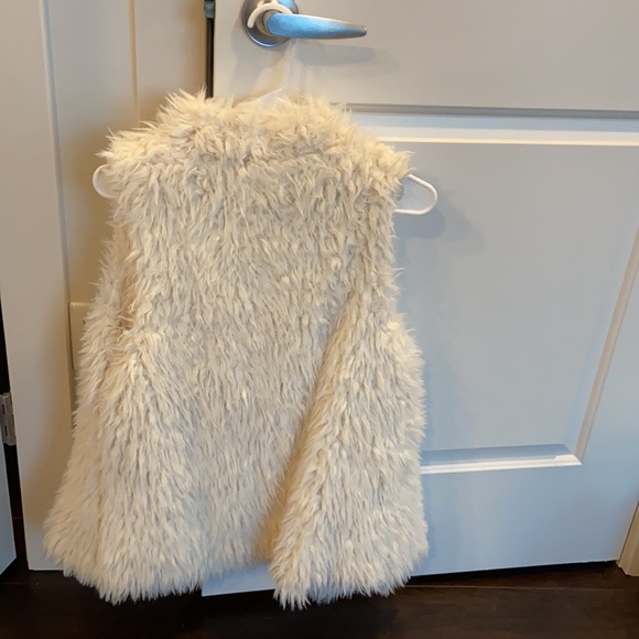 Fuzzy vest - Picture 2 of 2